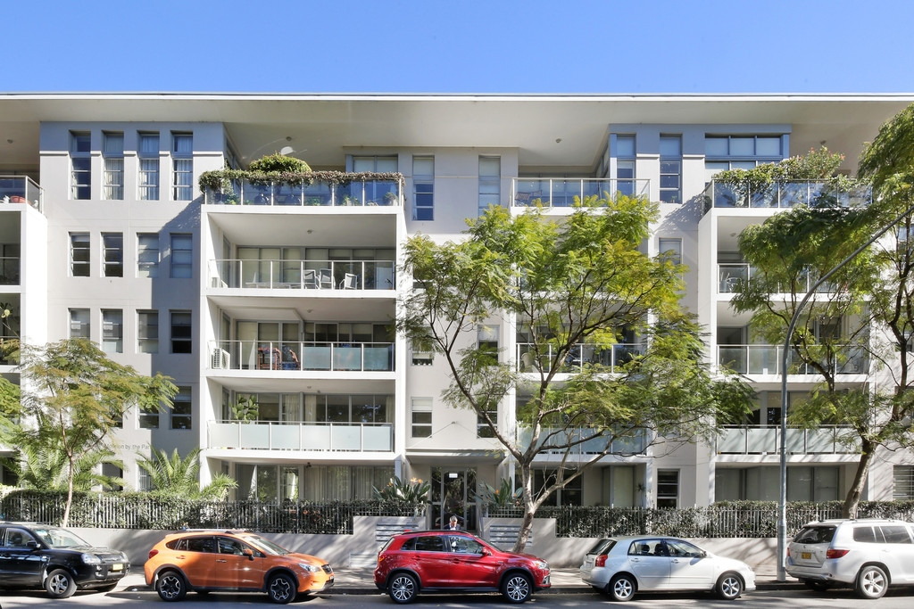 25/249 Chalmers Street, Redfern Sold by Raine & Horne Newtown - image 1