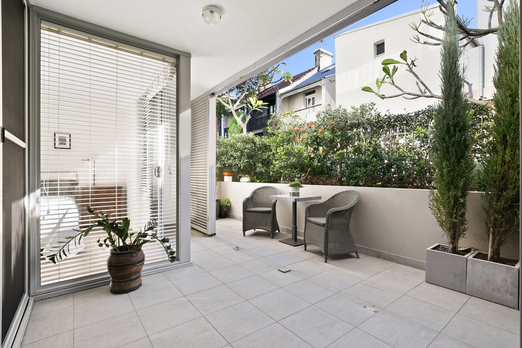 25/249 Chalmers Street, Redfern Sold by Raine & Horne Newtown - image 1