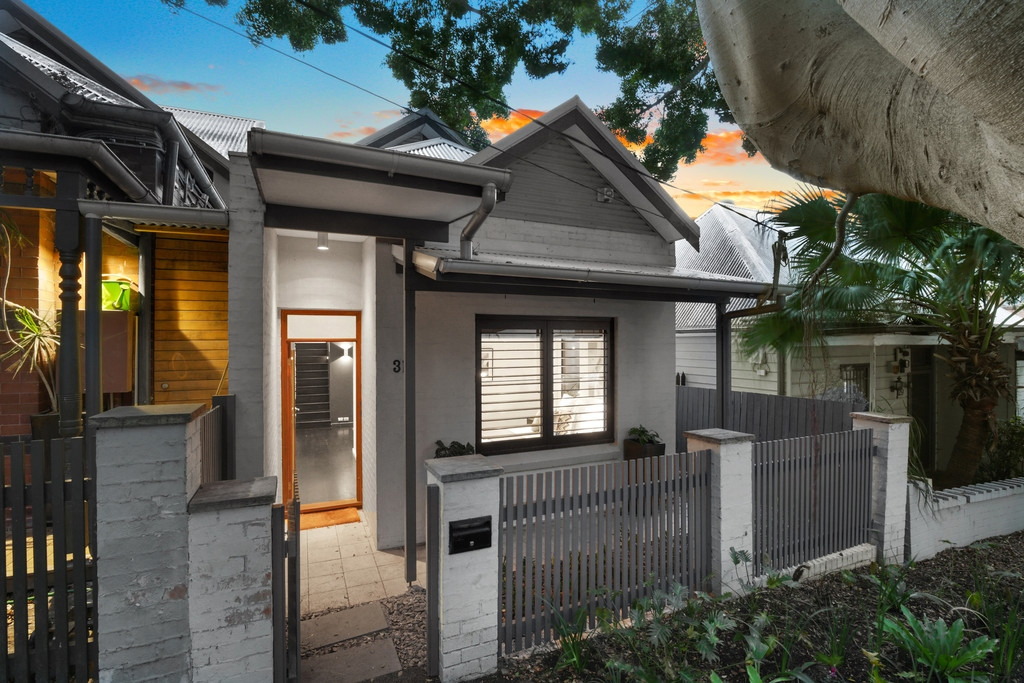 31 Northwood Street, Camperdown Sold by Raine & Horne Newtown - image 1