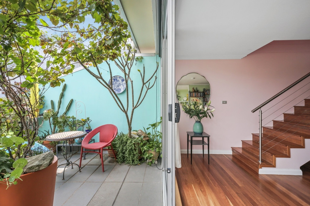 24/177 Salisbury Road, Camperdown Sold by Raine & Horne Newtown - image 1