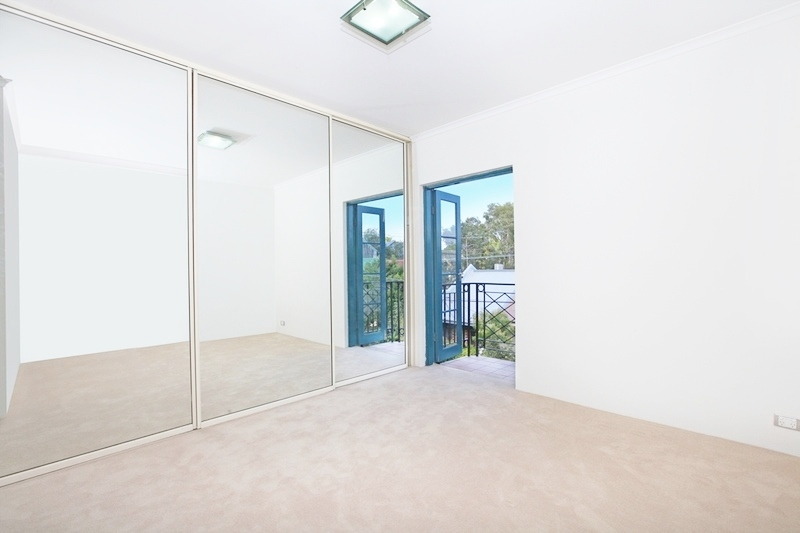 16/168-178 George Street, Erskineville Sold by Raine & Horne Newtown - image 1