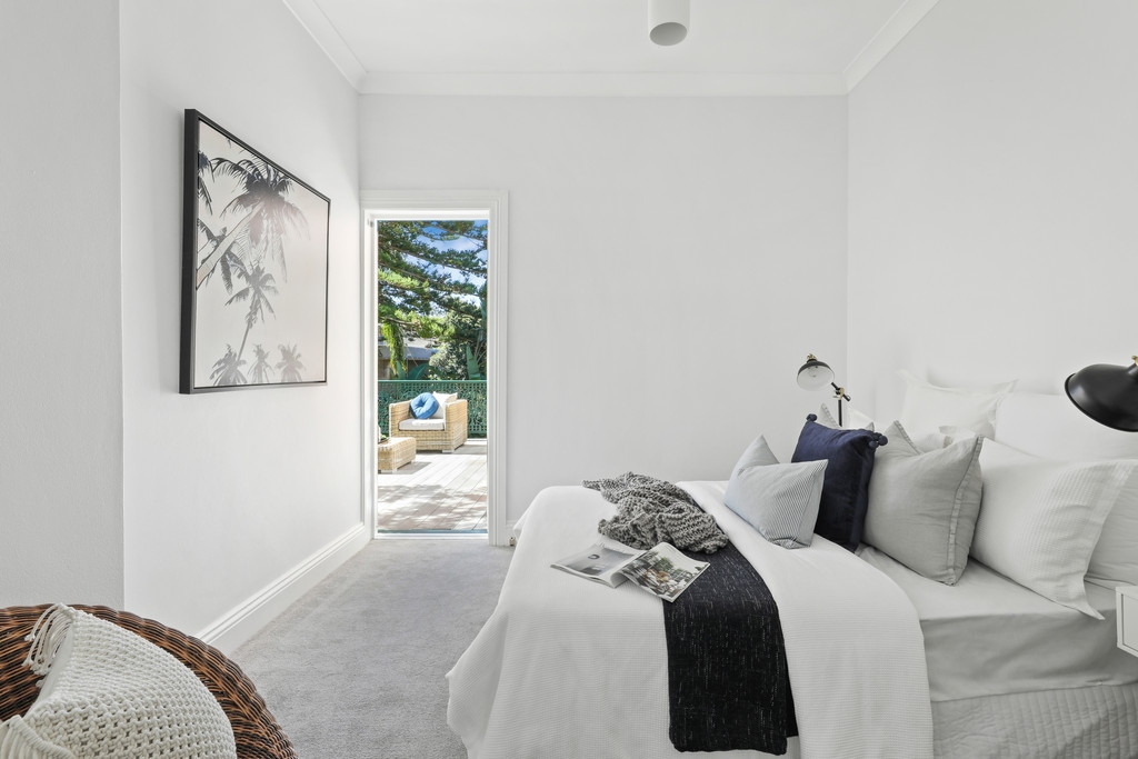 7 Watkins Street, Bondi Sold by Raine & Horne Newtown - image 1