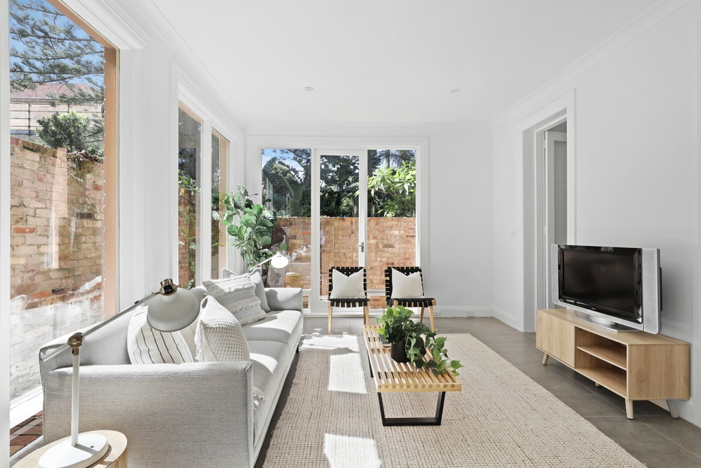 7 Watkins Street, Bondi Sold by Raine & Horne Newtown - image 1