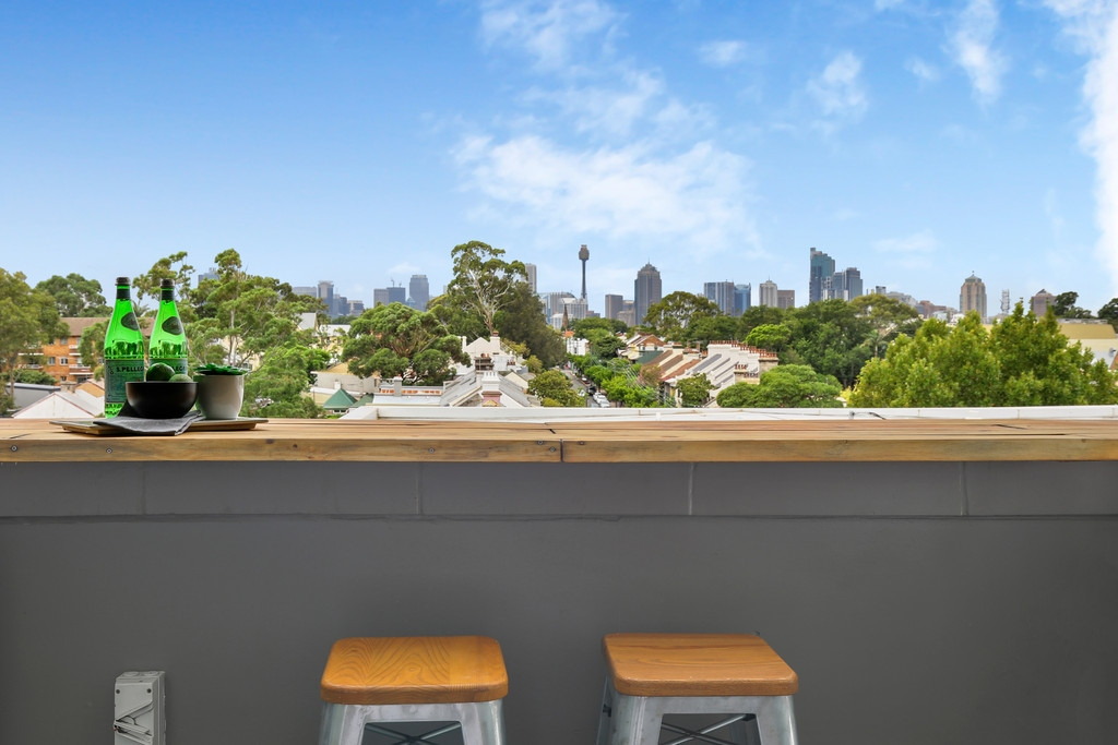 112/10 Pyrmont Bridge Road, Camperdown Sold by Raine & Horne Newtown - image 1