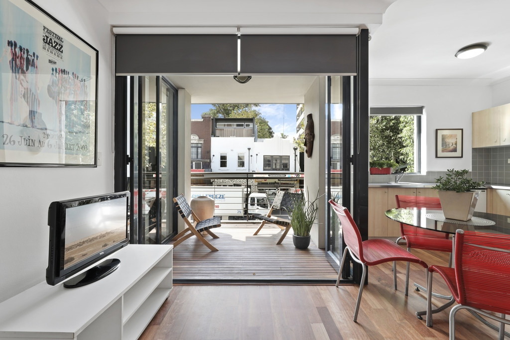 4/265-271 Crown Street, Surry Hills Sold by Raine & Horne Newtown - image 1