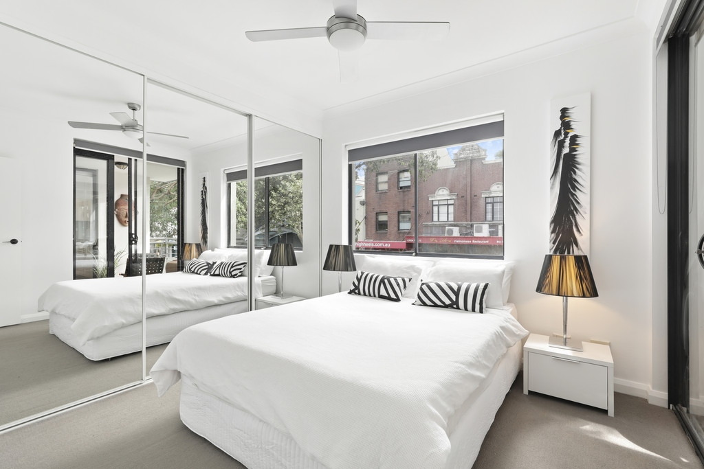 4/265-271 Crown Street, Surry Hills Sold by Raine & Horne Newtown - image 1