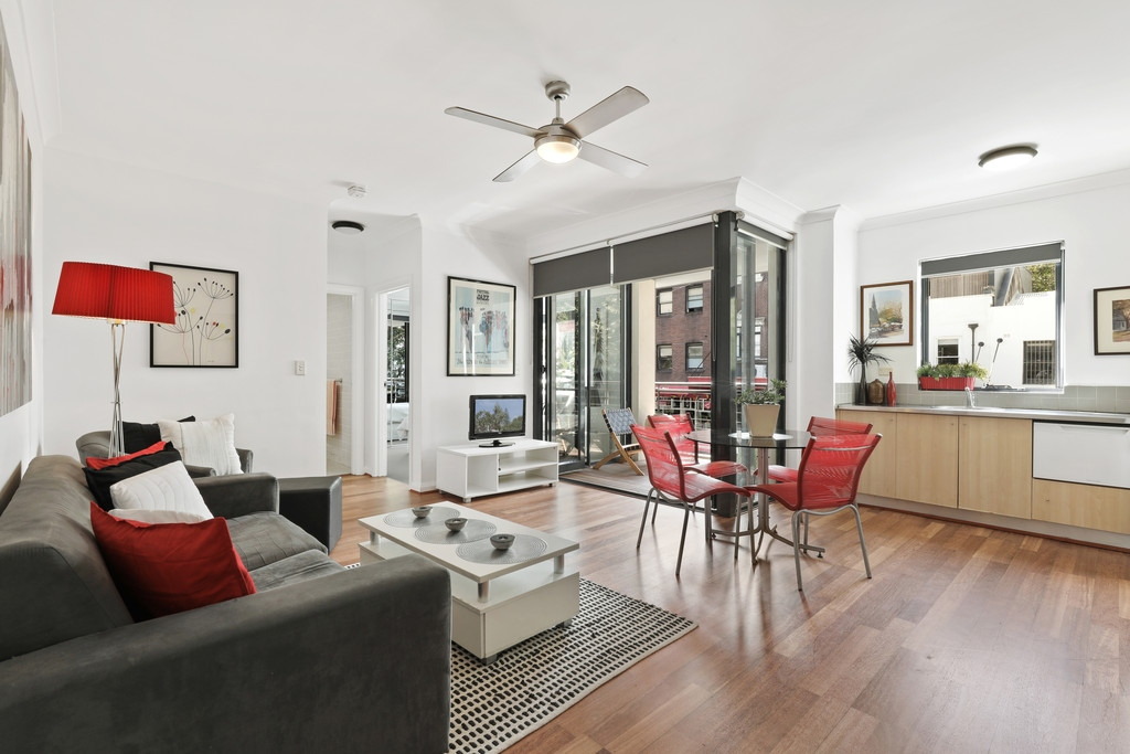 4/265-271 Crown Street, Surry Hills Sold by Raine & Horne Newtown - image 1