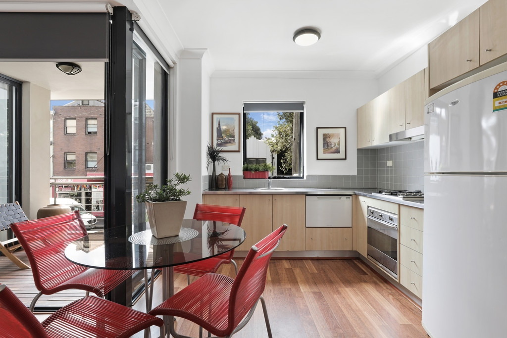 4/265-271 Crown Street, Surry Hills Sold by Raine & Horne Newtown - image 1