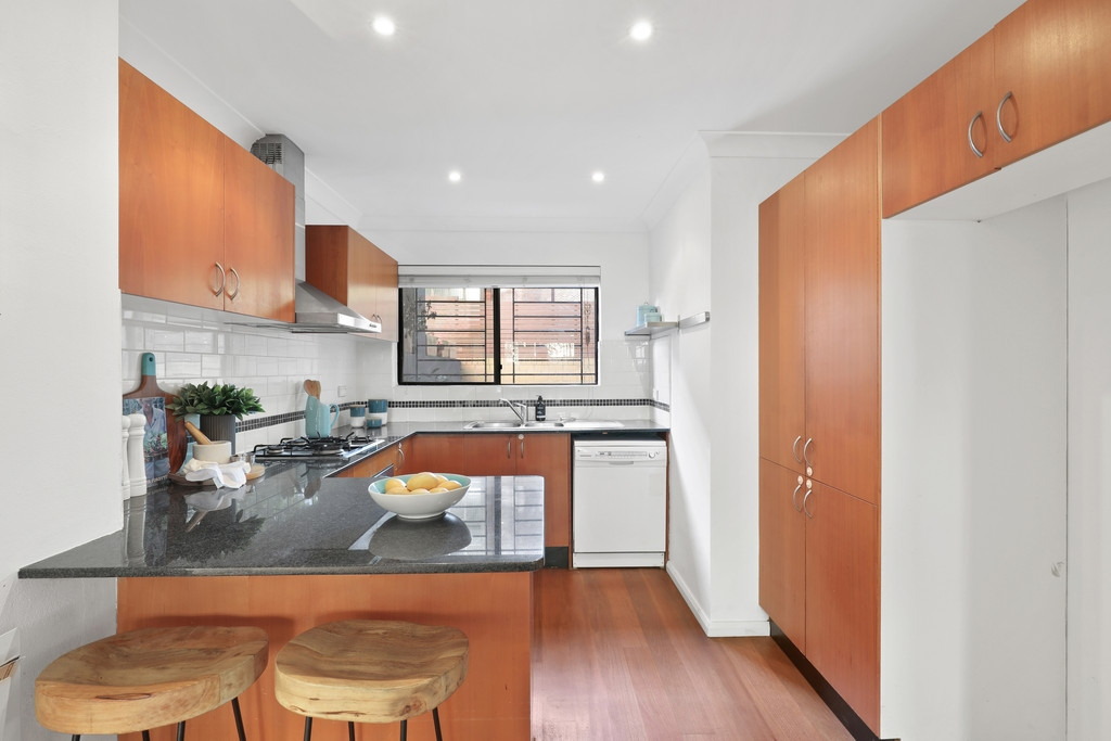 10/18-20 Newton Street, Alexandria Sold by Raine & Horne Newtown - image 1