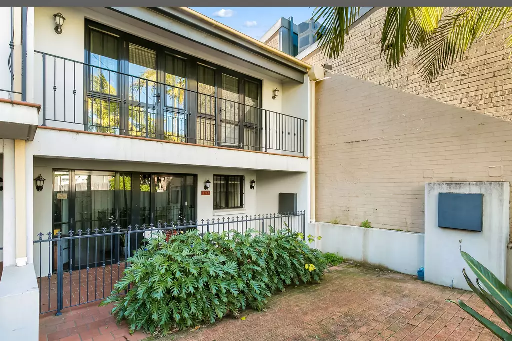 1a/1a Little Commodore Street, Newtown Leased by Raine & Horne Newtown