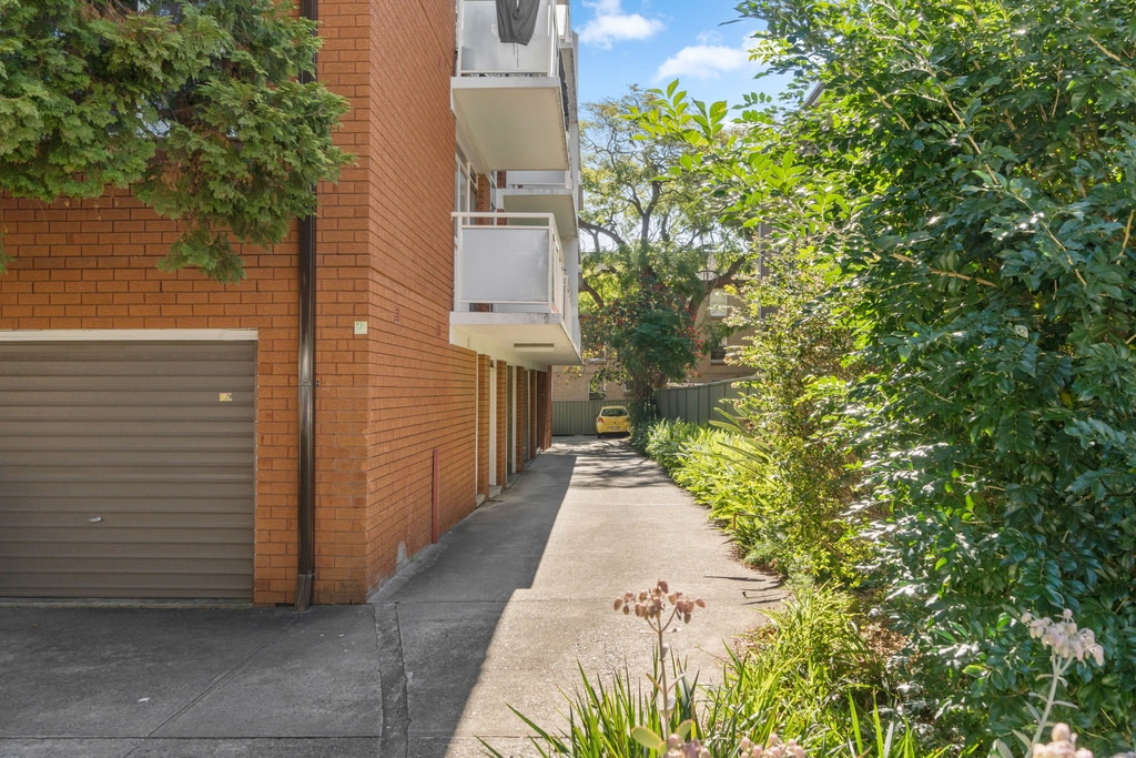 4/120 Bland Street, Ashfield Leased by Raine & Horne Newtown - image 1