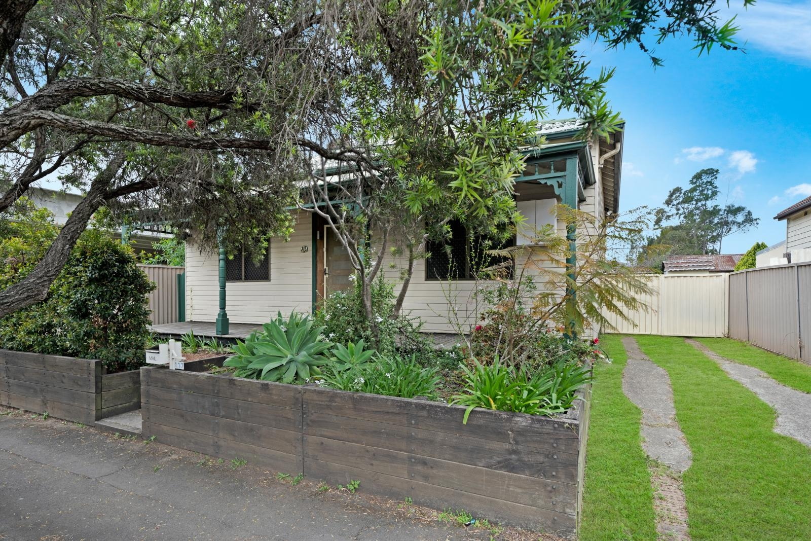 117 Good St, Granville Leased by Raine & Horne Newtown - image 1