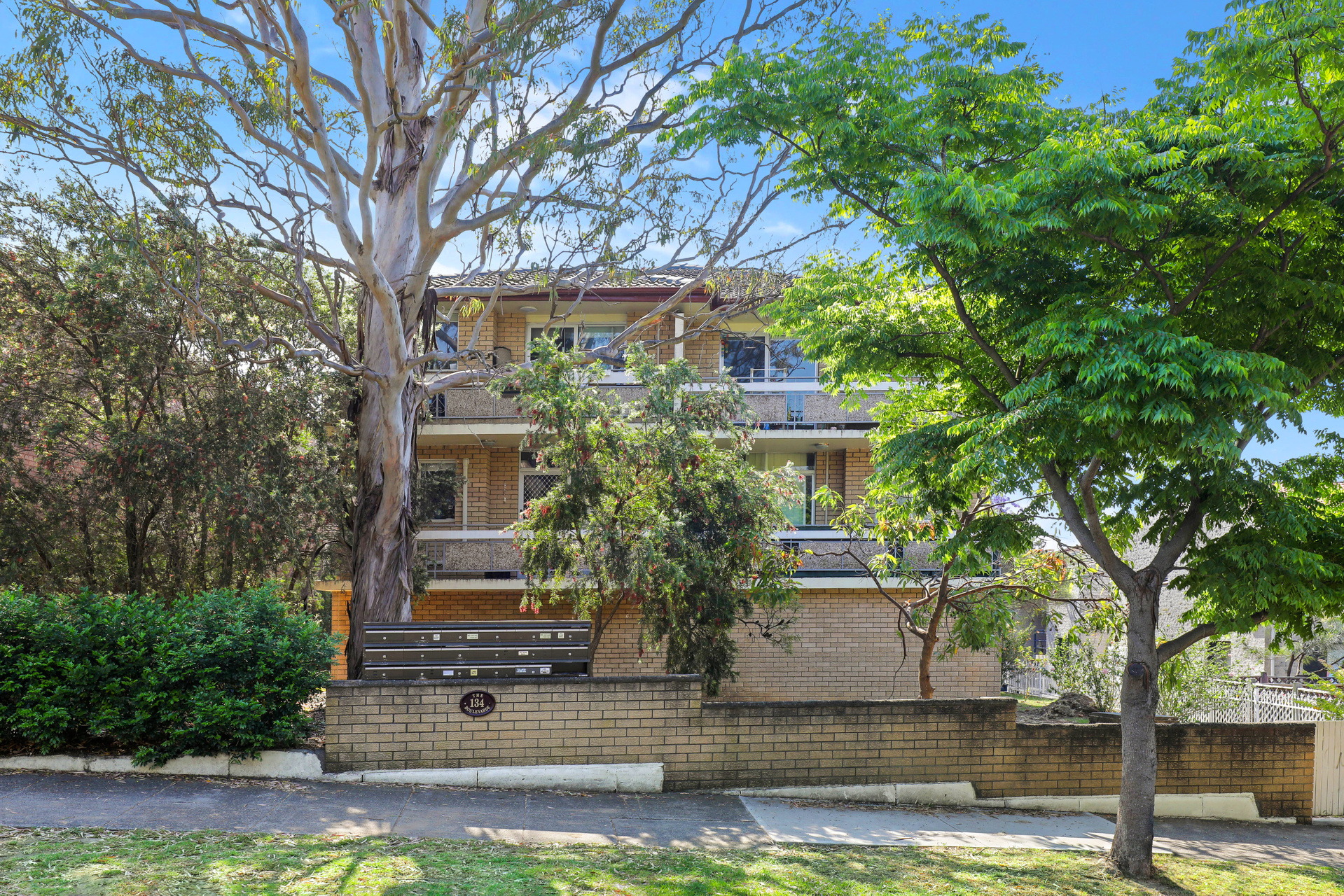 7/134 The Boulevarde, Dulwich Hill Sold by Raine & Horne Newtown - image 1