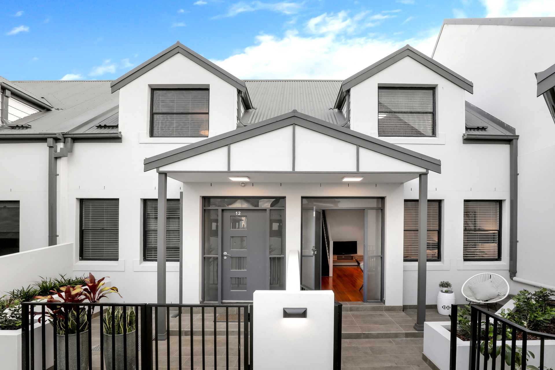 13/15-23A Knight Street, Erskineville Sold by Raine & Horne Newtown - image 1