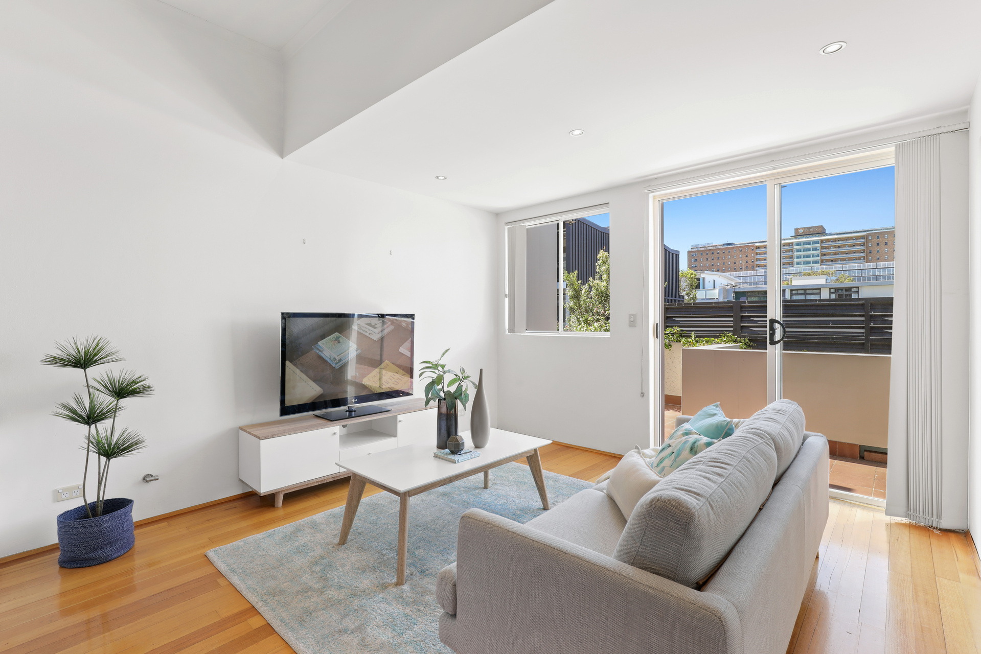 20/1-11 Brodrick Street, Camperdown Sold by Raine & Horne Newtown - image 1