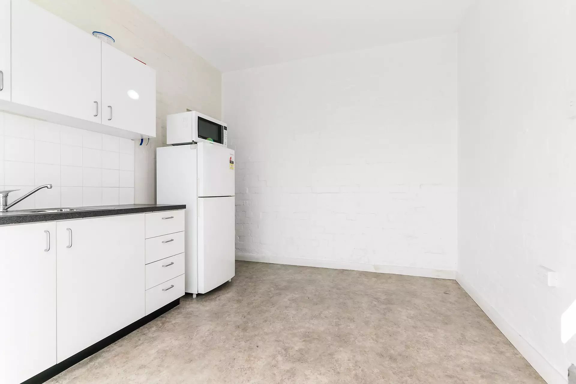 4/536 Cleveland Street, Surry Hills Leased by Raine & Horne Newtown - image 1