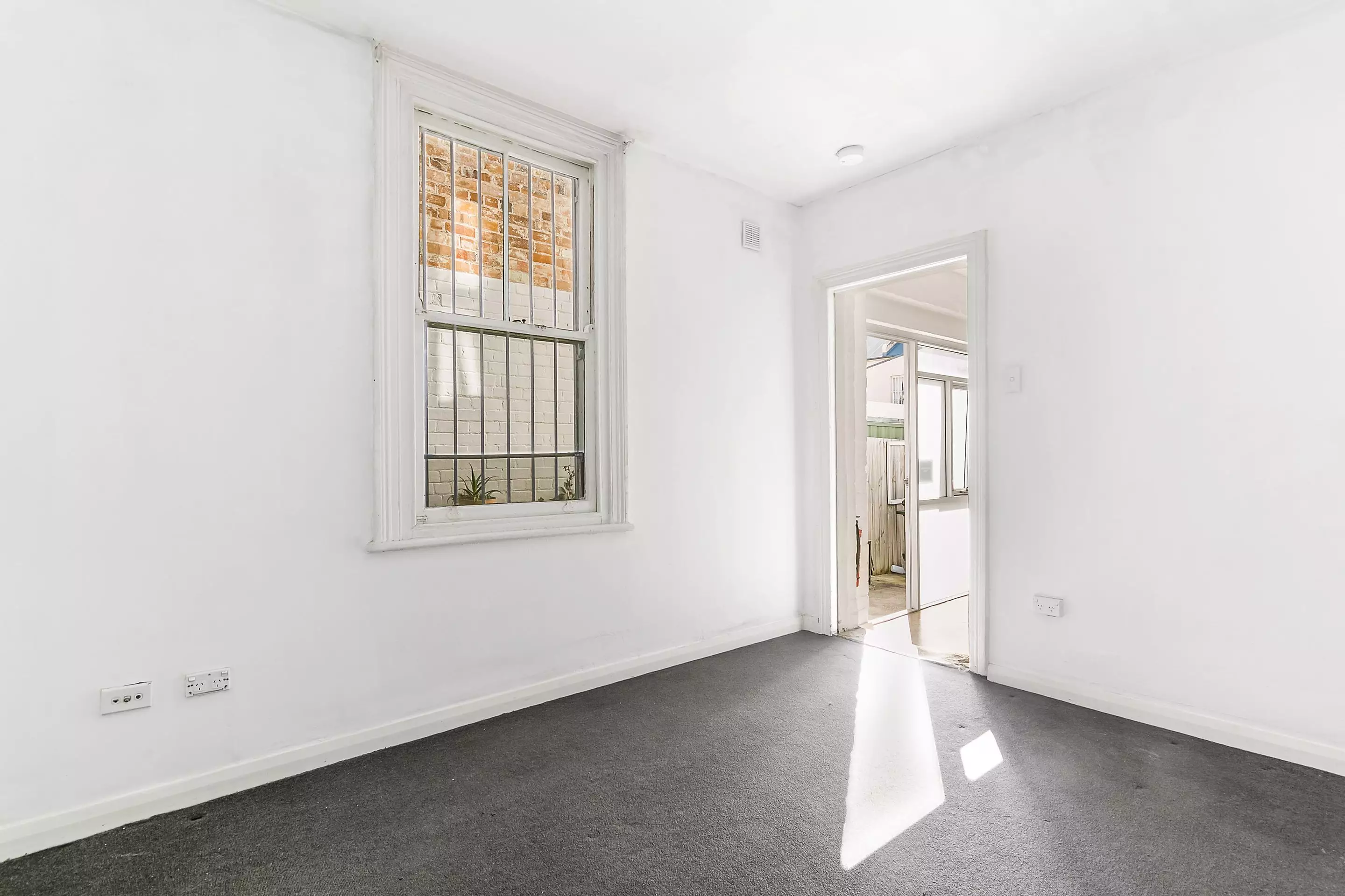 4/536 Cleveland Street, Surry Hills Leased by Raine & Horne Newtown - image 1