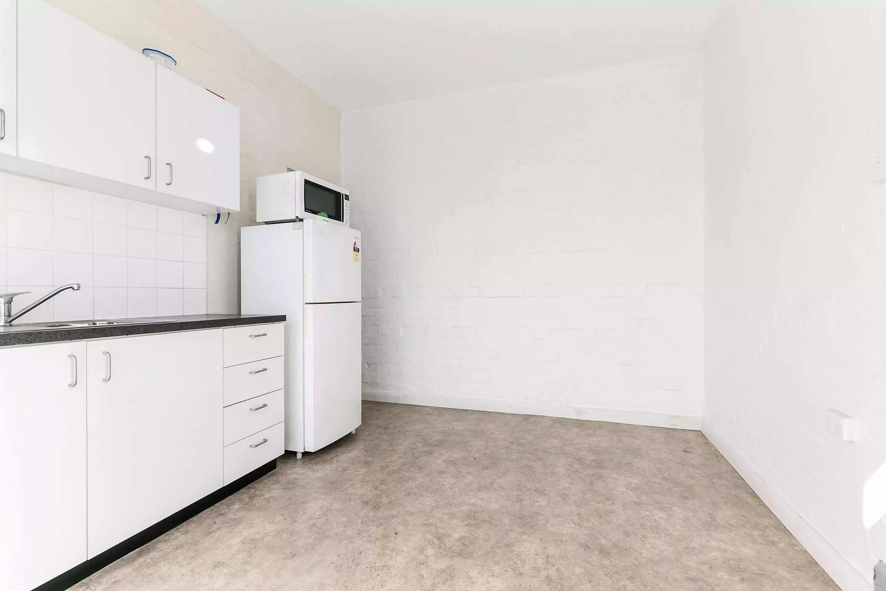 4/536 Cleveland Street, Surry Hills Leased by Raine & Horne Newtown - image 1