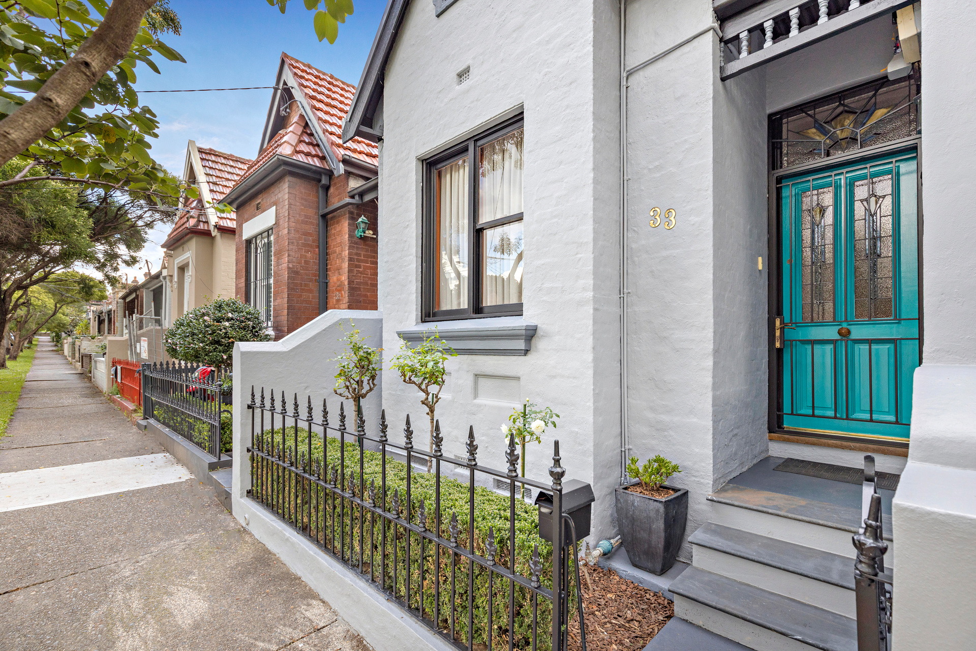 33 Roberts Street, Camperdown Leased by Raine & Horne Newtown - image 1