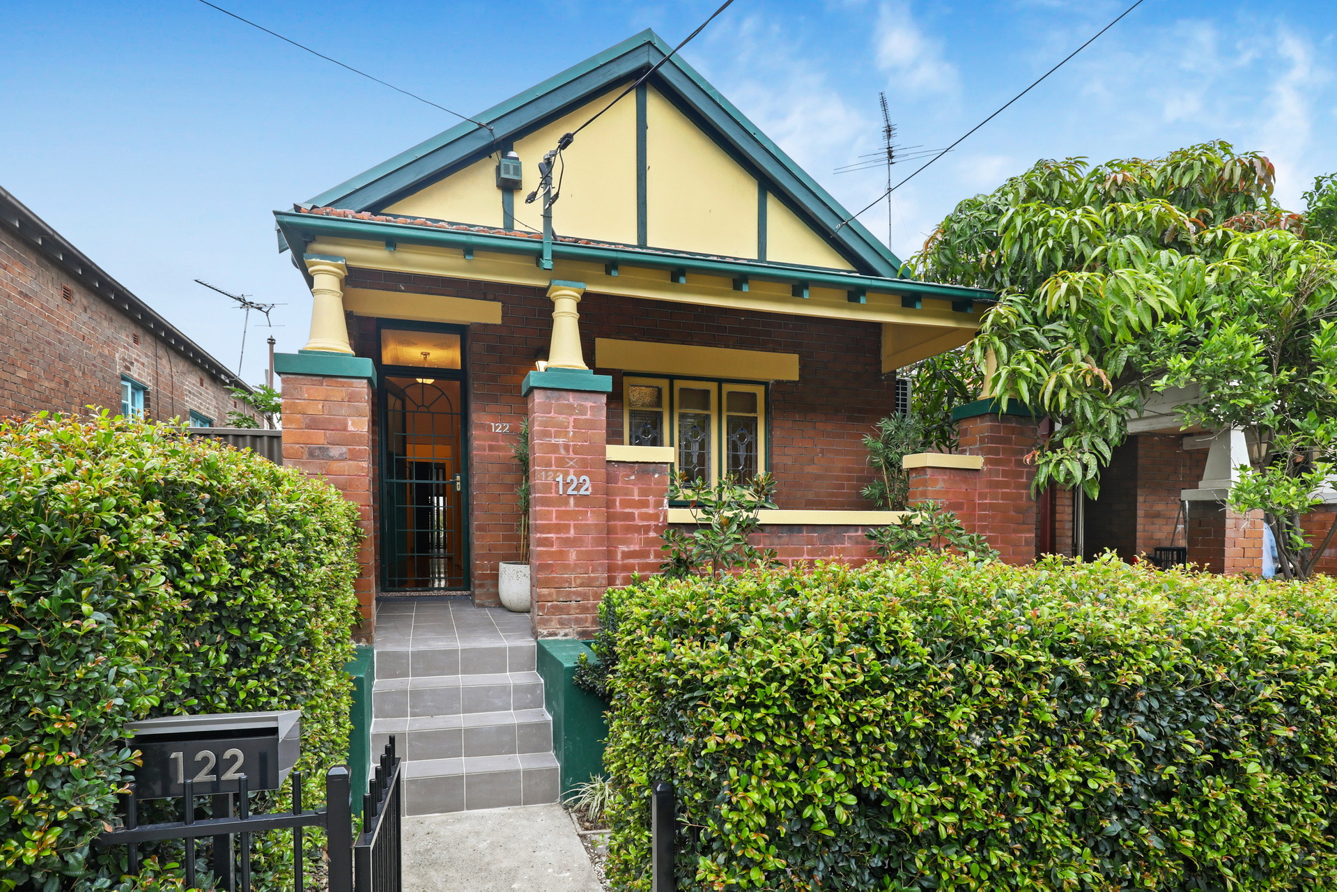 122 Unwins Bridge Road, St Peters Sold by Raine & Horne Newtown - image 1