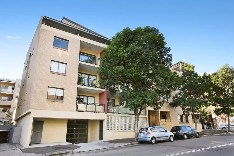 9/154 Mallett Street, Camperdown Leased by Raine & Horne Newtown - image 1