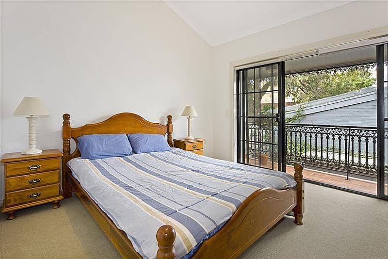 2/170 Wyndham Street, Alexandria Sold by Raine & Horne Newtown - image 1