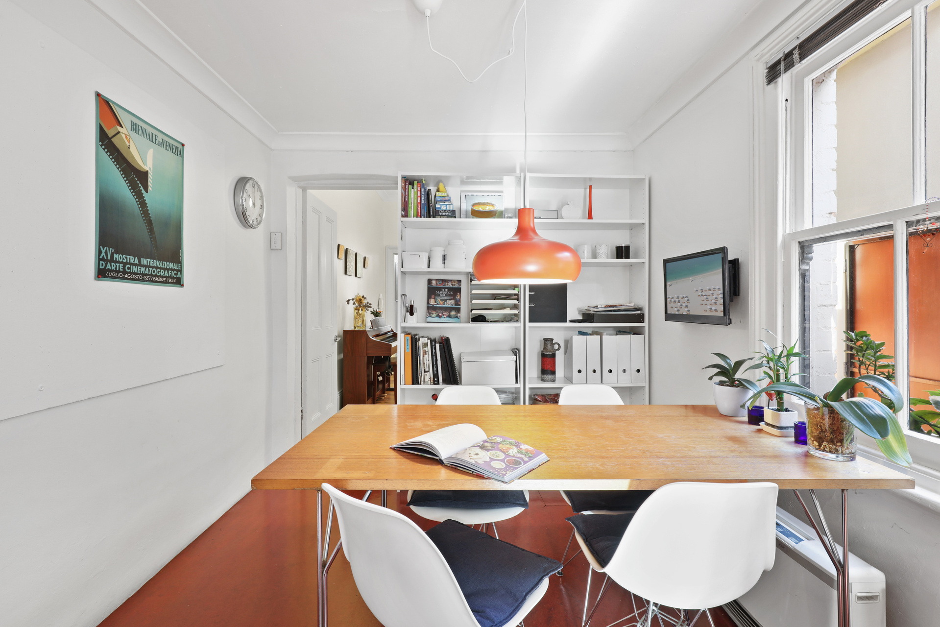 4 Devine Street, Erskineville Sold by Raine & Horne Newtown - image 1