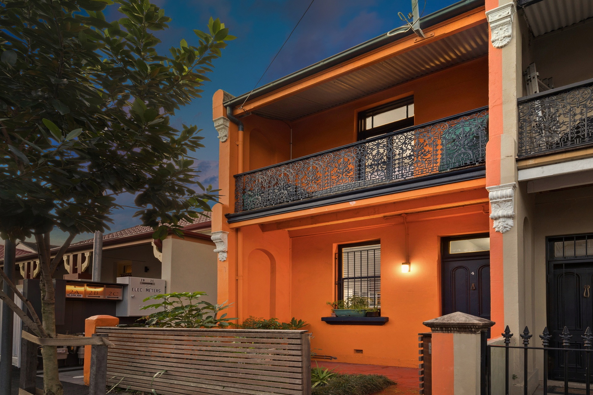 4 Devine Street, Erskineville Sold by Raine & Horne Newtown - image 1