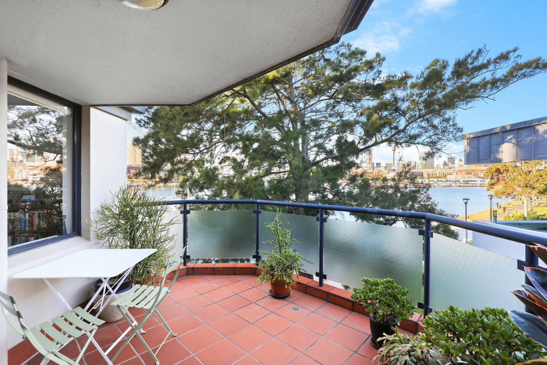 22/29 Cook Street, Glebe Sold by Raine & Horne Newtown - image 1