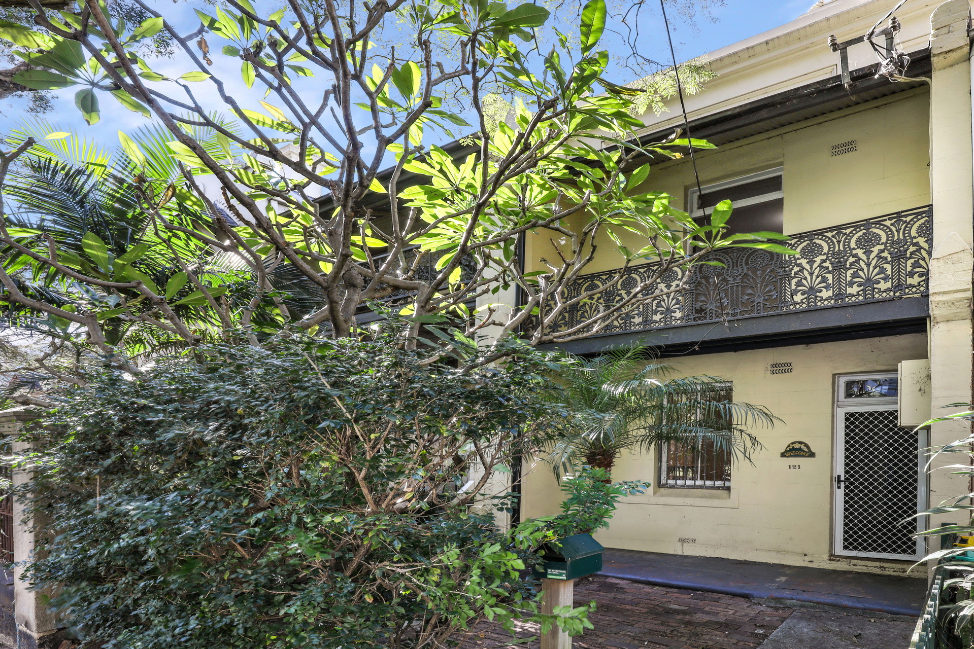 121 Young Street, Redfern Sold by Raine & Horne Newtown - image 1