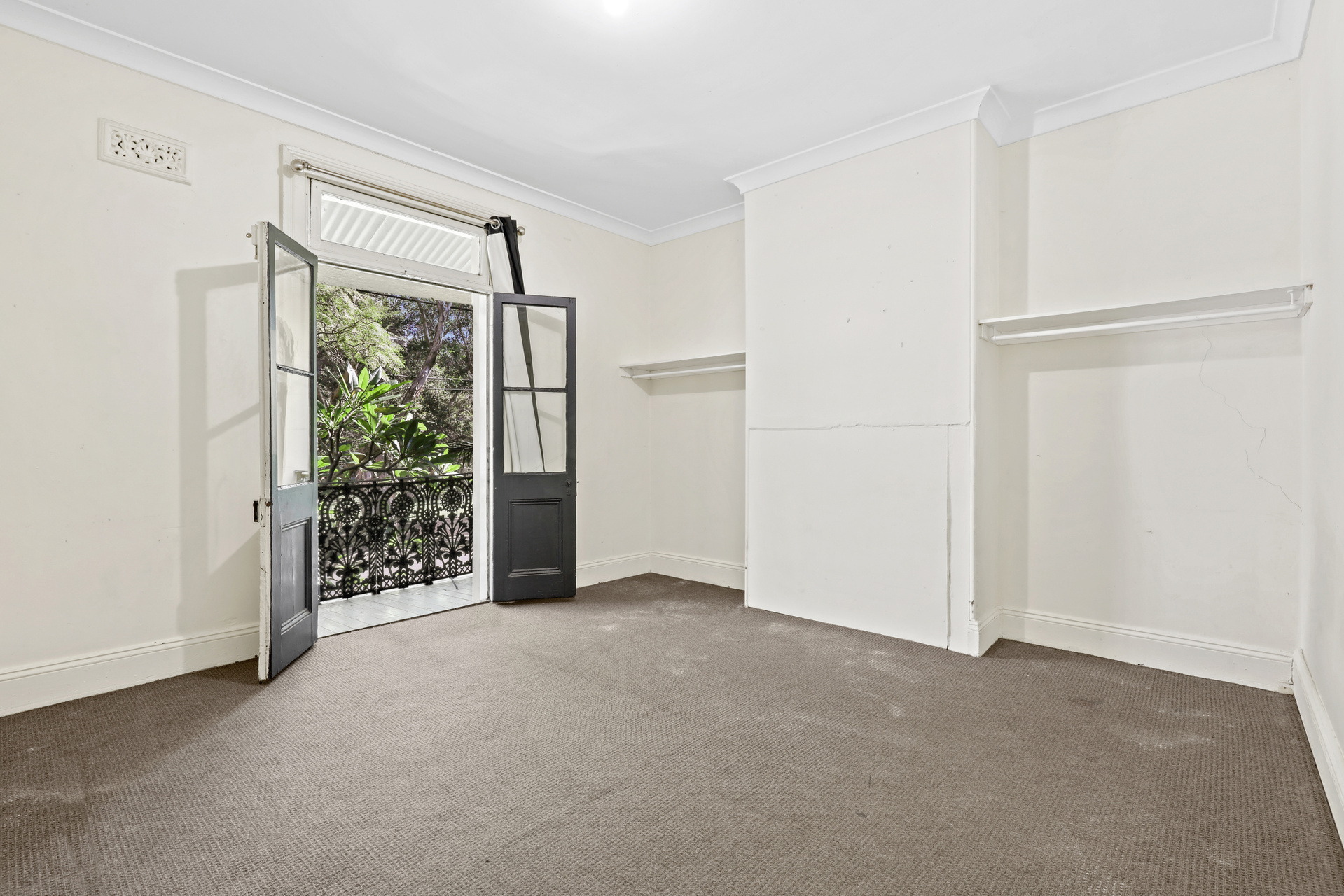 121 Young Street, Redfern Sold by Raine & Horne Newtown - image 1