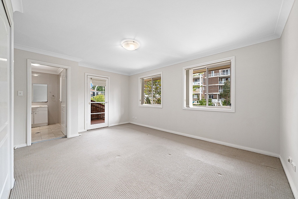 2/43 Essex St, Epping Leased by Raine & Horne Newtown - image 1