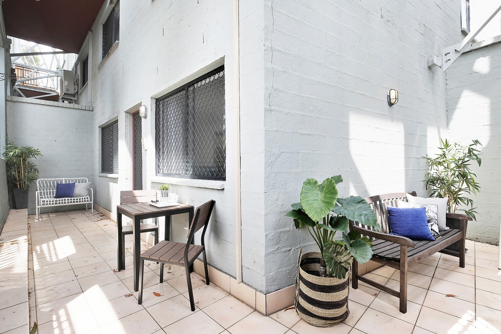 6/127 Railway Parade, Erskineville Sold by Raine & Horne Newtown - image 1