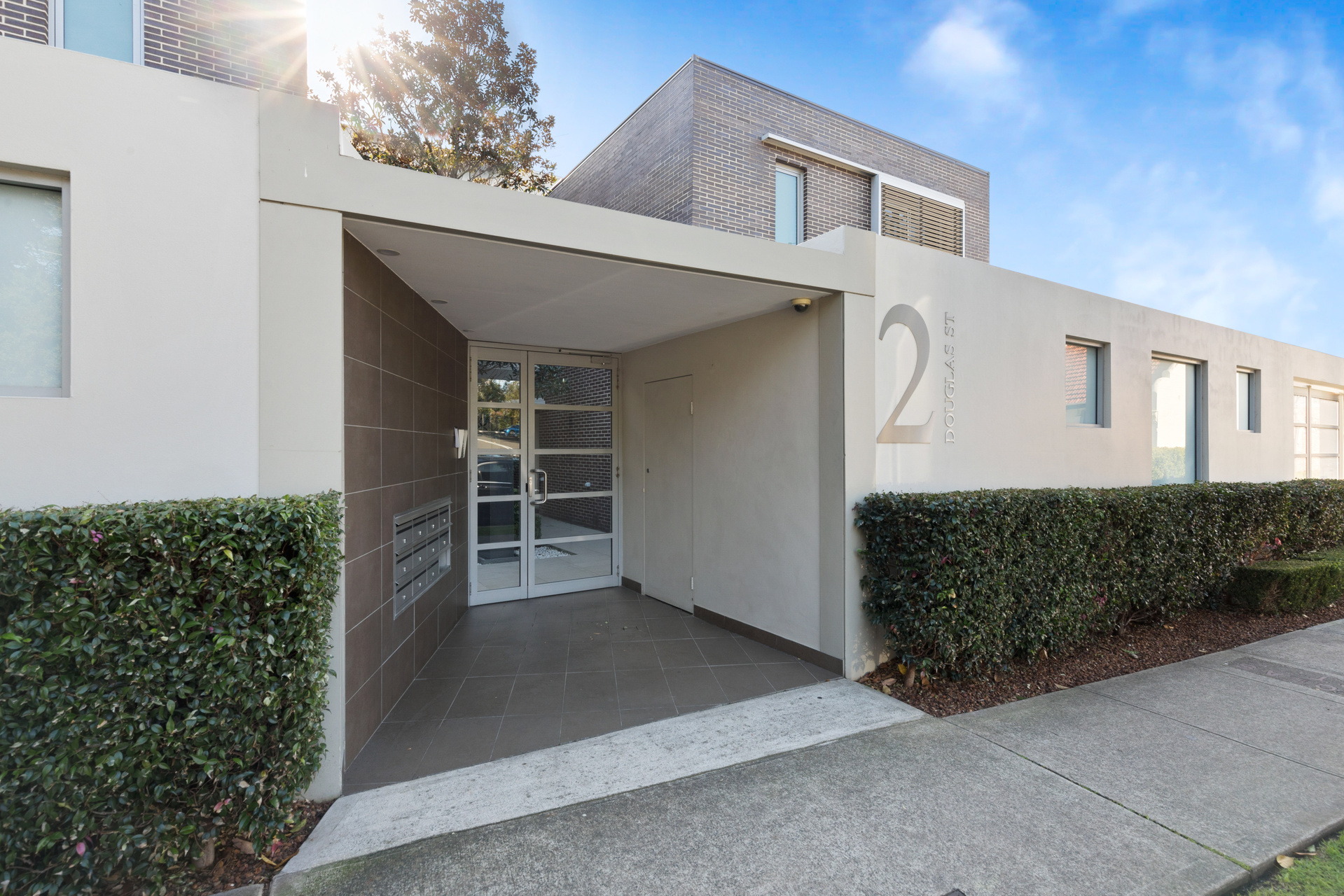 10/2 Douglas Street, Stanmore Sold by Raine & Horne Newtown - image 1