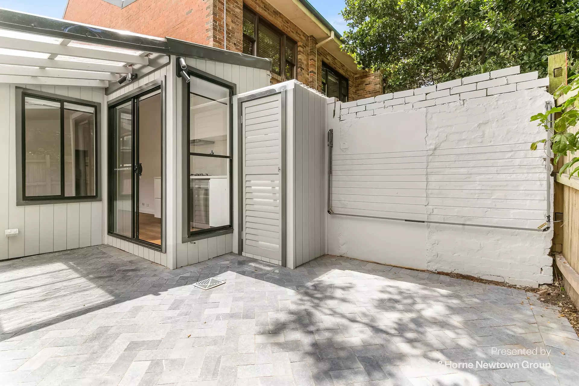 27 Morrissey Road, Erskineville Leased by Raine & Horne Newtown - image 1