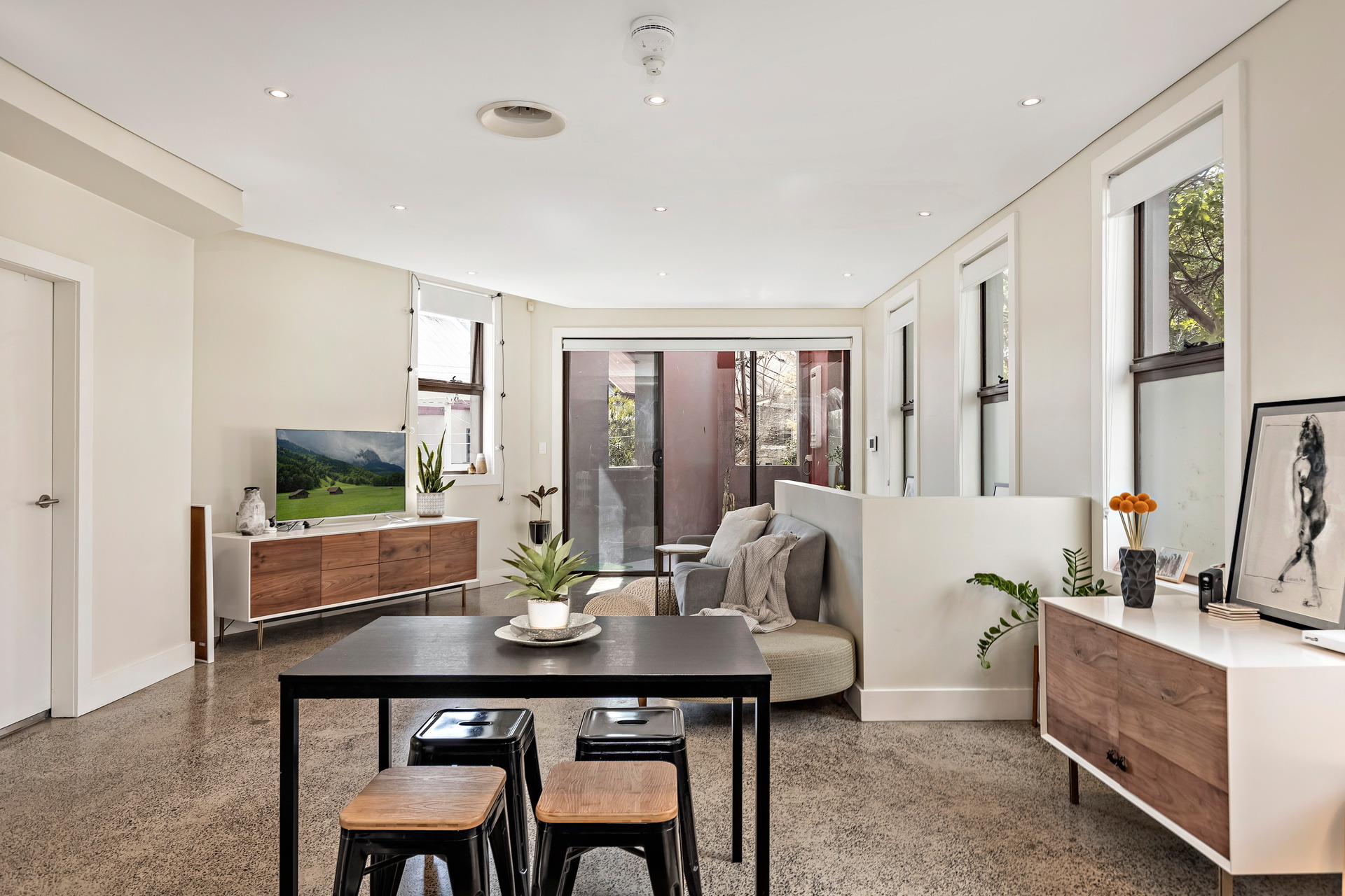 1/10 St Marys Street, Camperdown Sold by Raine & Horne Newtown - image 1