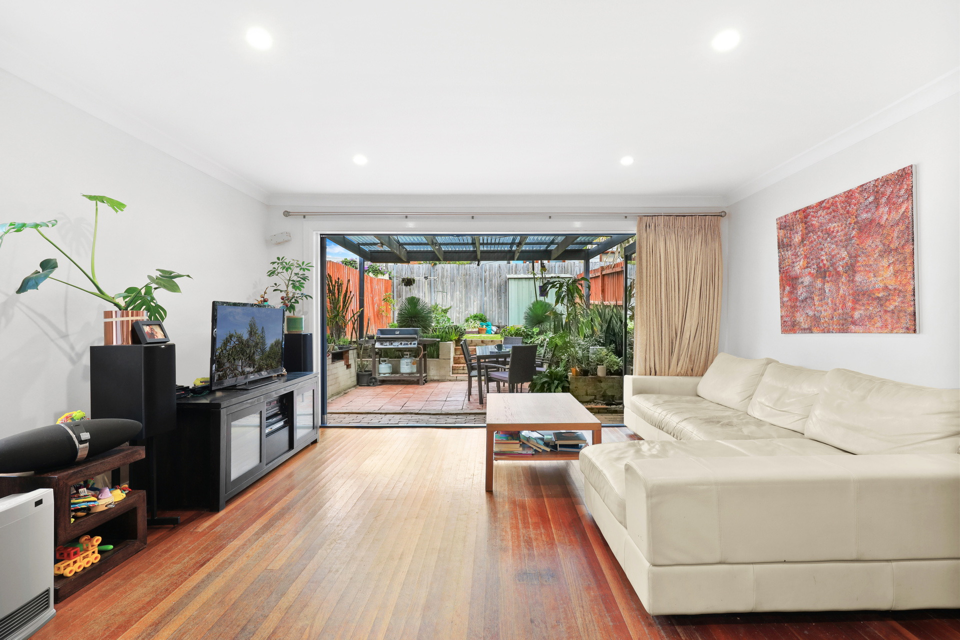 19 Bray Street, Erskineville Sold by Raine & Horne Newtown - image 1