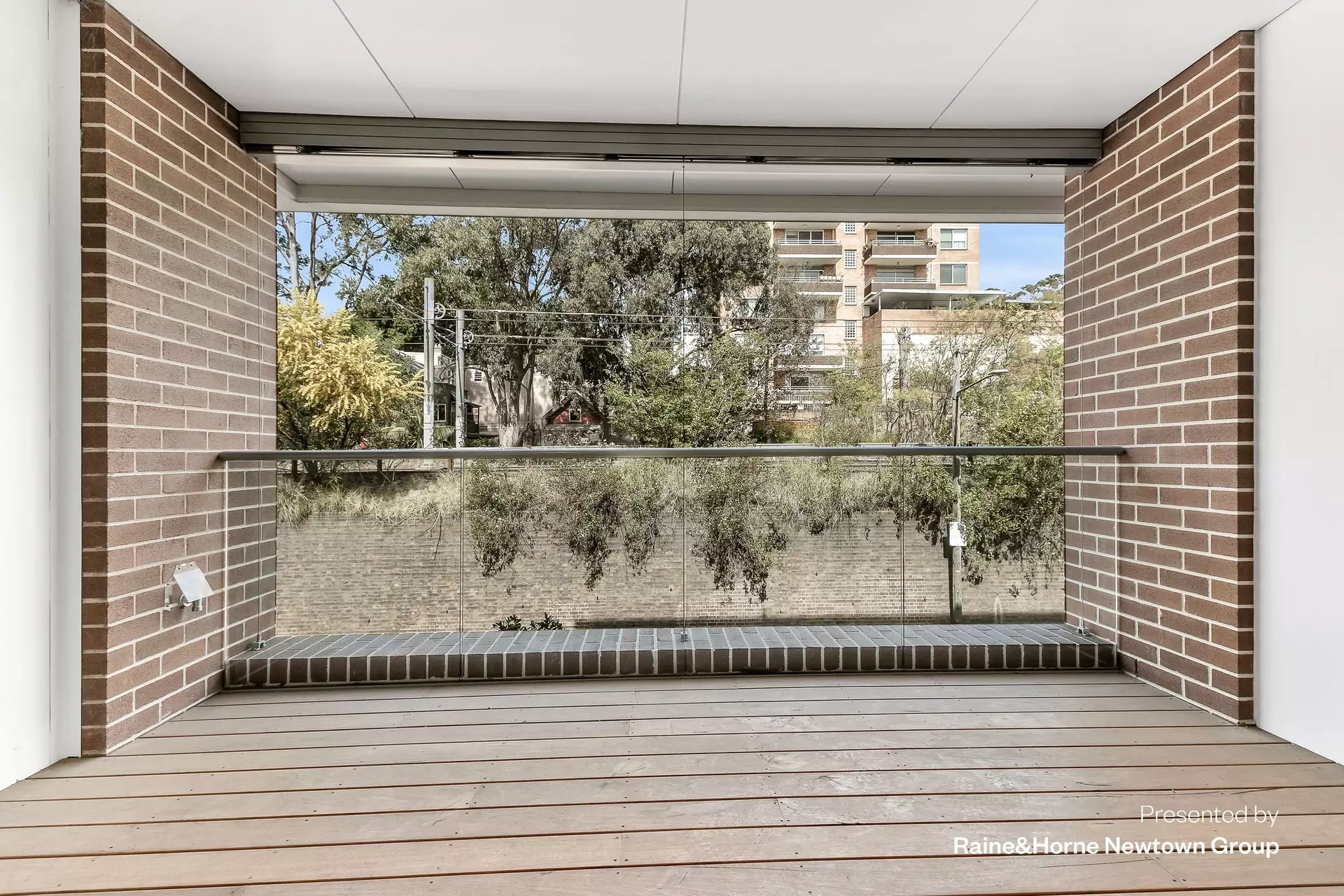 14/4-8 Bridge Road, Glebe Leased by Raine & Horne Newtown - image 1