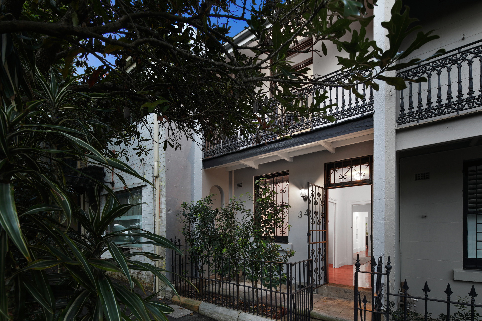 34 Myrtle Street, Chippendale Sold by Raine & Horne Newtown - image 1