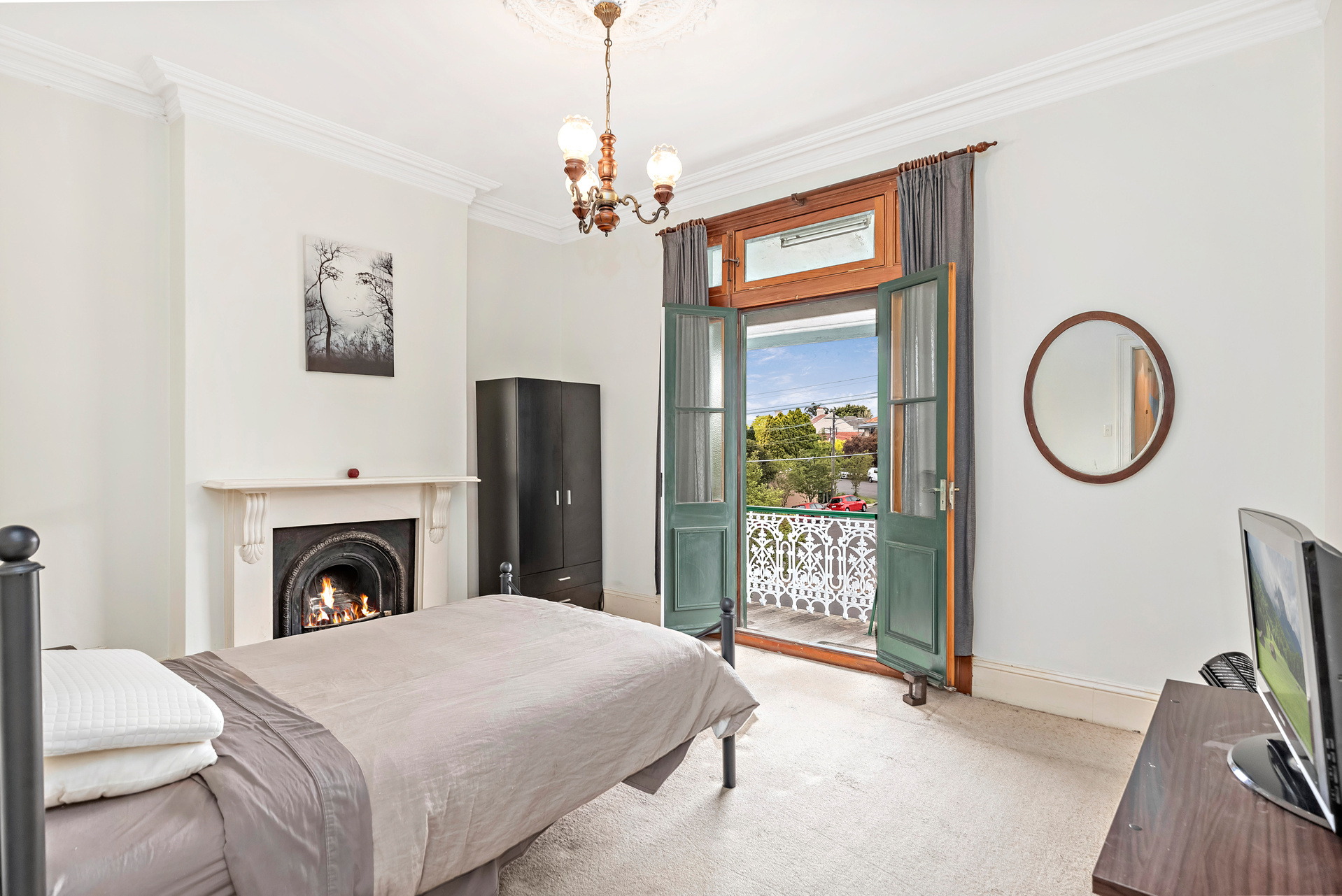 220 Albany Road, Petersham Sold by Raine & Horne Newtown - image 1