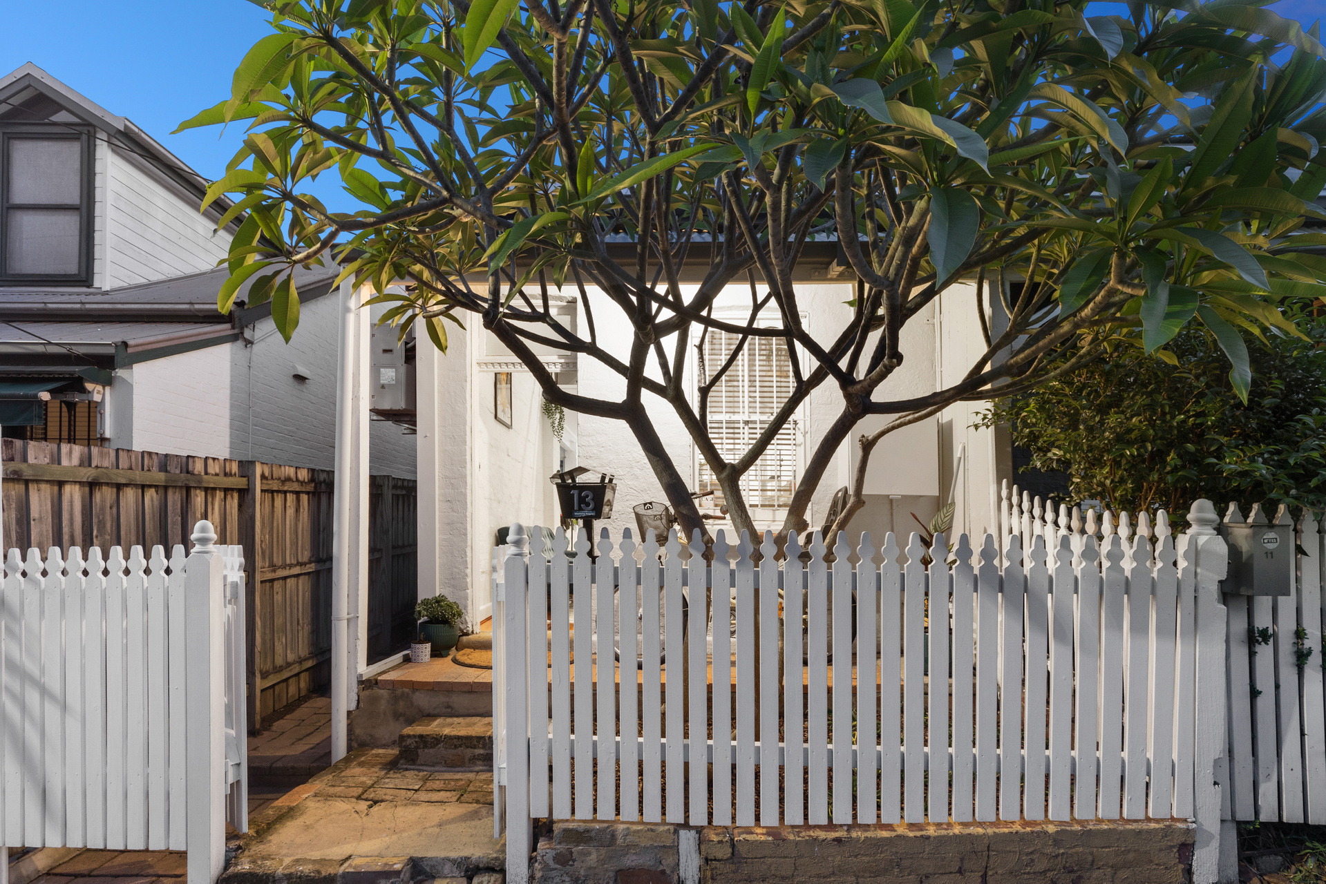 13 Devine Street, Erskineville Sold by Raine & Horne Newtown - image 1