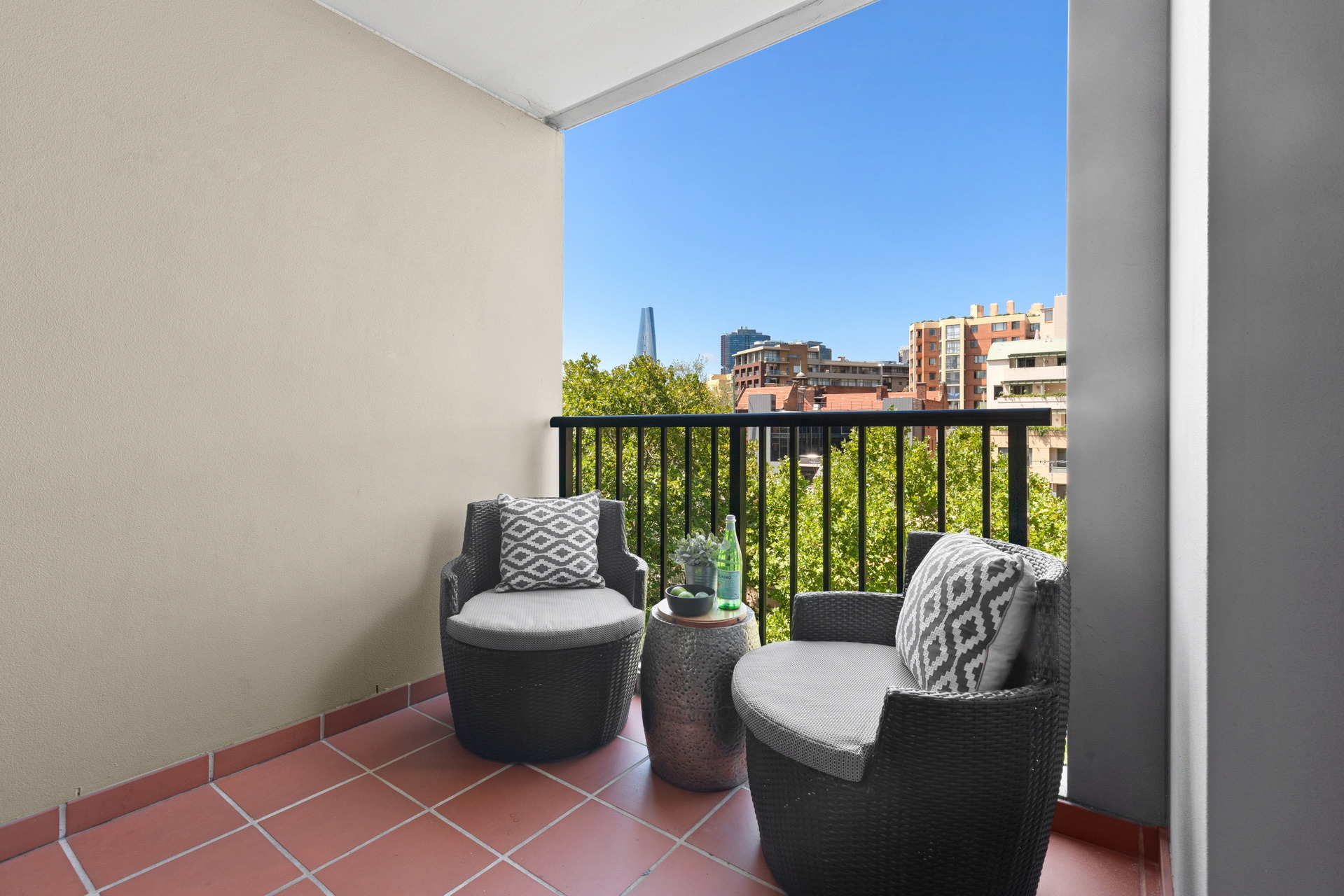 84/209 Harris Street, Pyrmont Sold by Raine & Horne Newtown - image 1