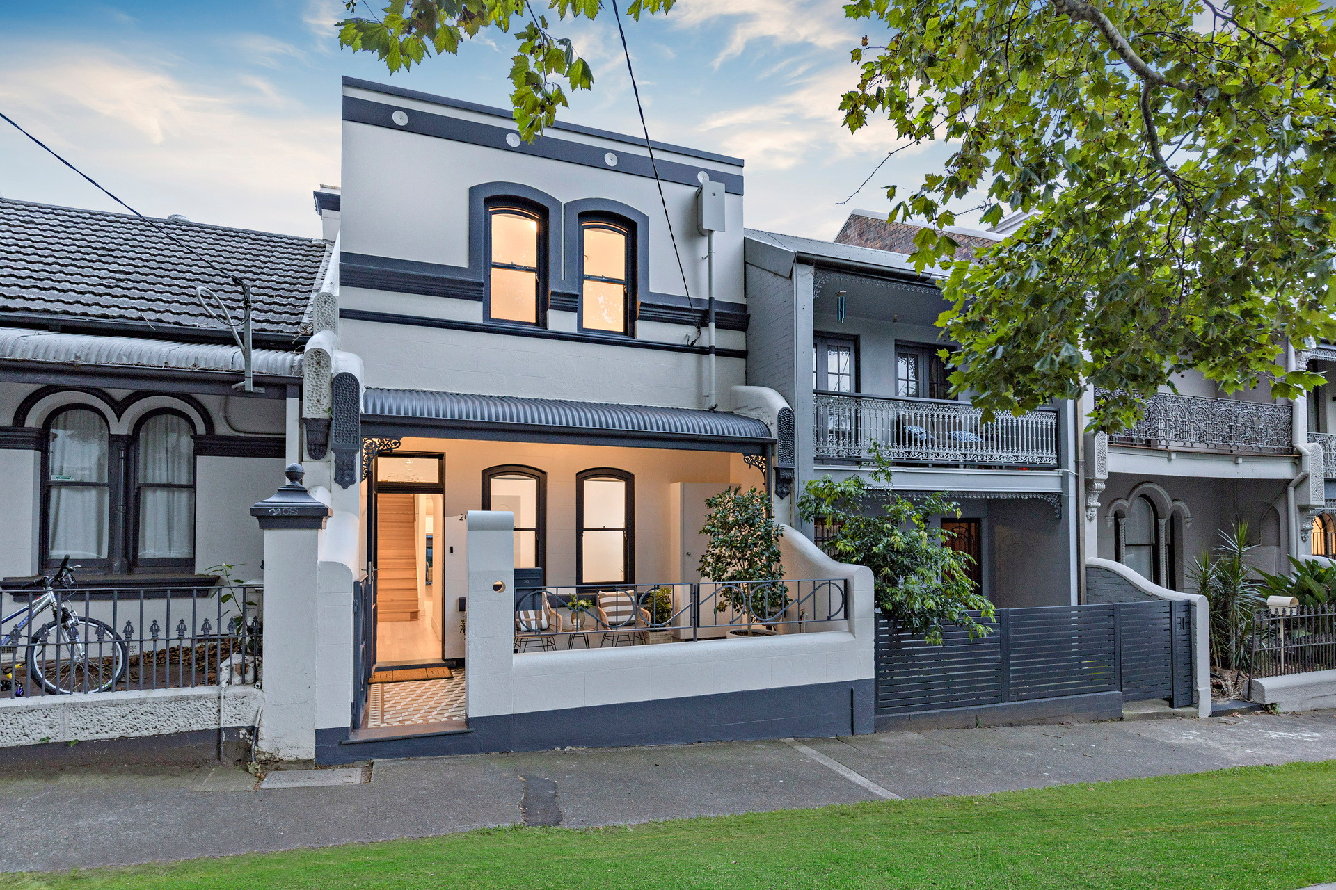 20 Holdsworth Street, Newtown Sold by Raine & Horne Newtown - image 1