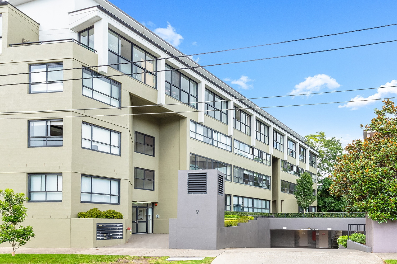 26/1-7 Railway Avenue, Stanmore Sold by Raine & Horne Newtown - image 1