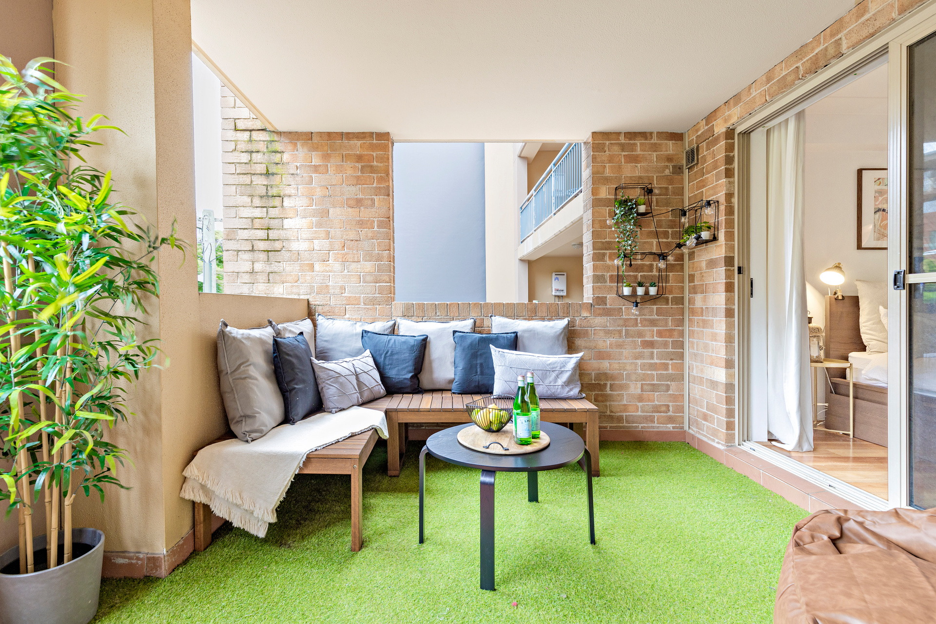 8/1b Coulson Street, Erskineville Sold by Raine & Horne Newtown - image 1