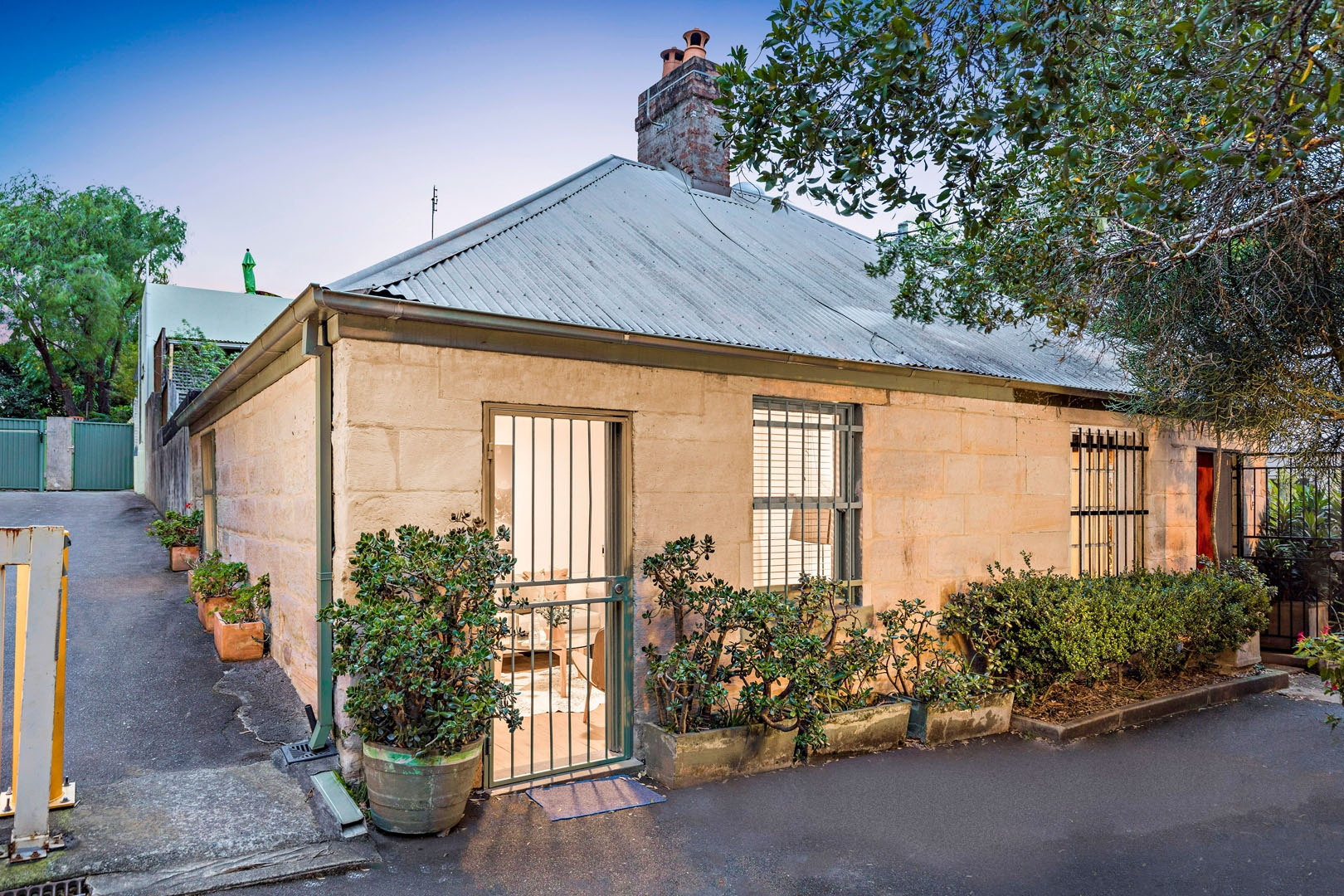 8 Marshall Street, Surry Hills Sold by Raine & Horne Newtown - image 1