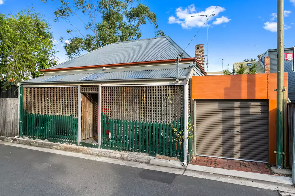 1 Railway Lane, Newtown Leased by Raine & Horne Newtown - image 1