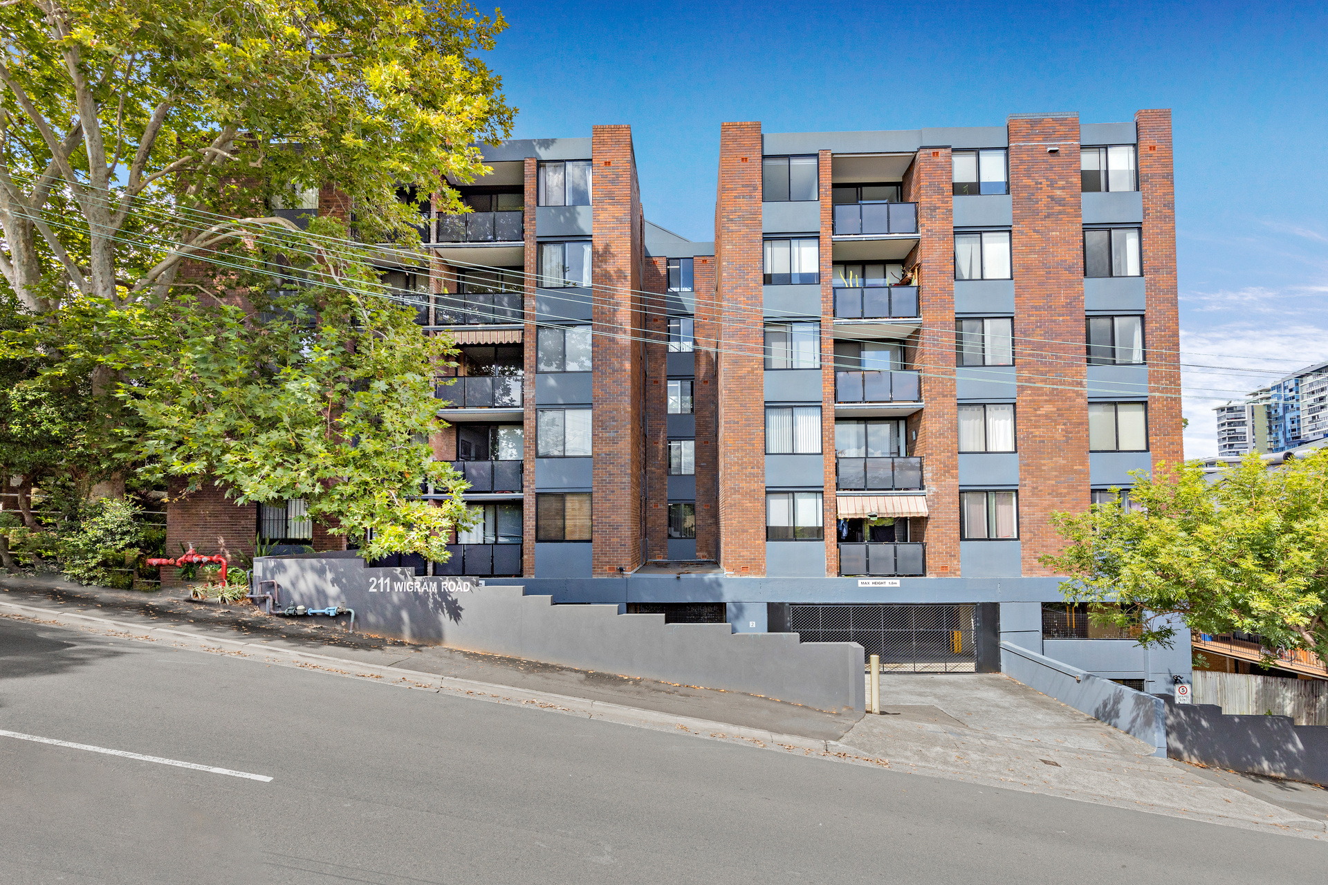 1/211 Wigram Road, Forest Lodge Sold by Raine & Horne Newtown - image 1