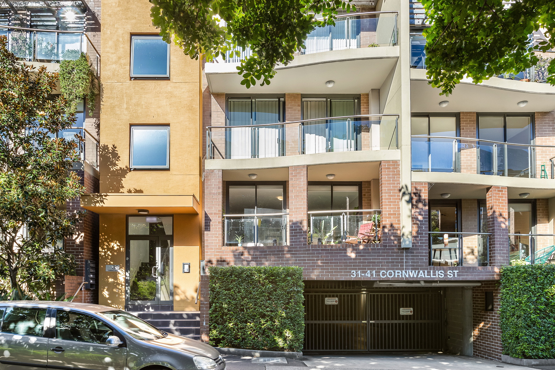 2/39 Cornwallis Street, Redfern Sold by Raine & Horne Newtown - image 1