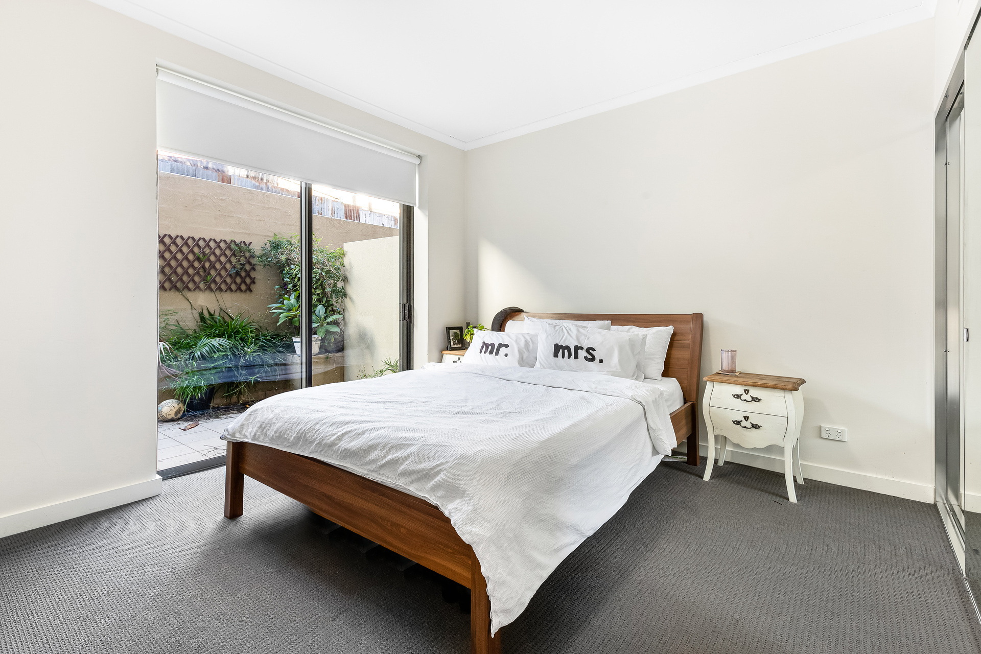 2/39 Cornwallis Street, Redfern Sold by Raine & Horne Newtown - image 1